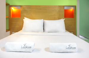Uma cama ou camas num quarto em LeGreen Suite Poso