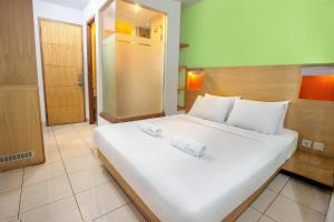 Uma cama ou camas num quarto em LeGreen Suite Poso