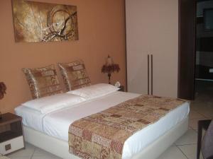 A bed or beds in a room at VILLA SINGOLA -SOLE-LUNA-Casavilladusoleil
