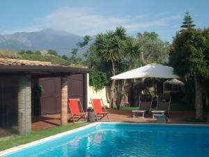 The swimming pool at or close to VILLA SINGOLA -SOLE-LUNA-Casavilladusoleil