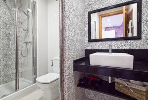 Koupelna v ubytování Aparthotel Rambla108
