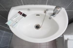 Koupelna v ubytování LeGreen Suite Tebet