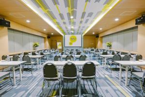 Konferenční prostory v ubytování YELLO Hotel Paskal Bandung + 37 fotografií