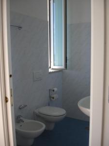 A bathroom at Petit Hotel