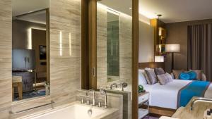 Koupelna v ubytování InterContinental Nha Trang by IHG
