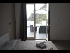 Postel nebo postele na pokoji v ubytování Luxury Suite terrazze e vista mare