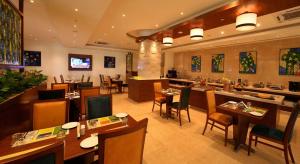 Televiisor ja/või meelelahutuskeskus majutusasutuses Lemon Tree Hotel Coimbatore
