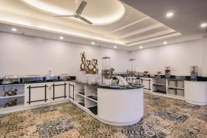 صورة لـ Elixir Hills Suites Resort and Spa في مونار