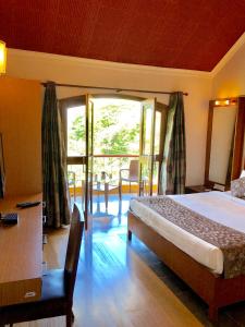 Кровать или кровати в номере The Bungalows Light House, Goa by Leisure Hotels