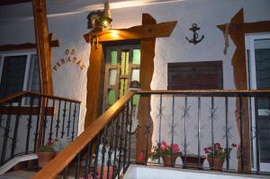 a room with a staircase with a door and flowers at Os Piratas in Charneca