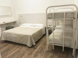 Letto o letti in una camera di Hotel Nelson
