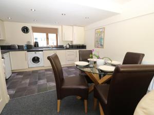 a kitchen and dining room with a table and chairs at Hove Wood View in Hebden Bridge