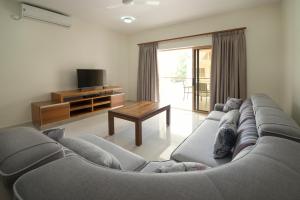 Ein Sitzbereich in der Unterkunft Sahaj Holiday Apartments