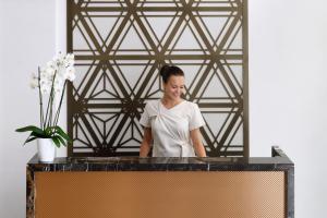 Asiakkaita majoituspaikassa Columbus Hotel Monte-Carlo, Curio Collection by Hilton