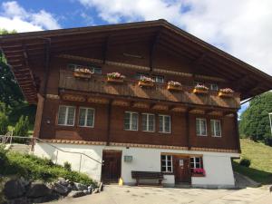 a building with a balcony with flowers on it at Chalet Verbrunnenhaus Grindelwald in Grindelwald