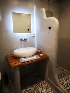 A bathroom at Birbas Hotel