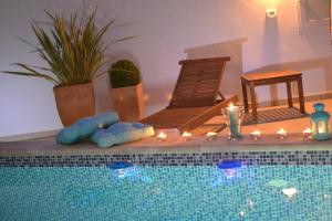 Bazén v ubytovaní Apartments Villa Holiday alebo v jeho blízkosti
