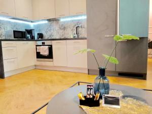 Kuchyňa alebo kuchynka v ubytovaní Family Luxury Wonder Heaven Apartment, 50m to M Cassino, first with 3 badrooms&studio, second with 2 badrooms&studio, parking w cenie