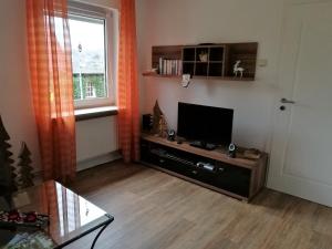 TV a/nebo společenská místnost v ubytování Ferienwohnung Holterhoff