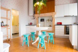 Kuchyň nebo kuchyňský kout v ubytování La Palma Hostel Leiria