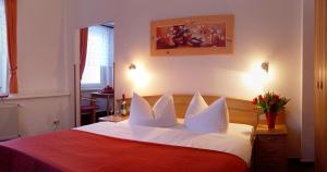 Postel nebo postele na pokoji v ubytování Hotel Brockenstübchen