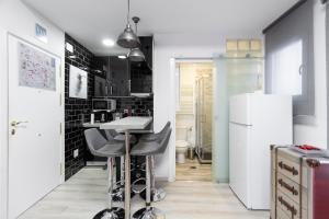 Kuchyň nebo kuchyňský kout v ubytování Argüelles Apartment