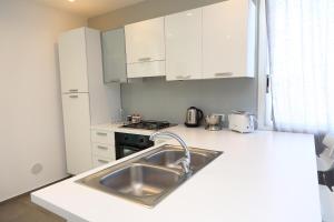 a kitchen with a sink and a stove at casa verdemare in Cefalù