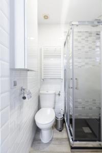 Koupelna v ubytování Argüelles Apartment + 33 fotografií
