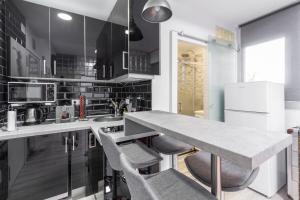 Kuchyň nebo kuchyňský kout v ubytování Argüelles Apartment