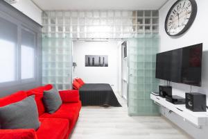 TV a/nebo společenská místnost v ubytování Argüelles Apartment