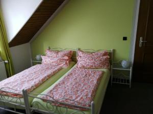 Postel nebo postele na pokoji v ubytování Pension Harmonie