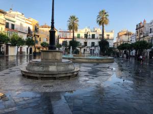 サンルーカル・デ・バラメダにあるCabildoの市の中心の噴水
