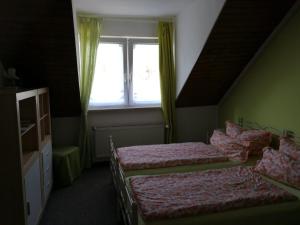 Postel nebo postele na pokoji v ubytování Pension Harmonie