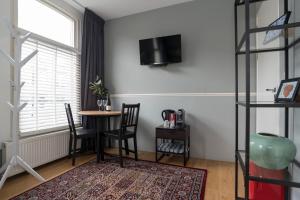 TV a/nebo společenská místnost v ubytování Westerpark Home