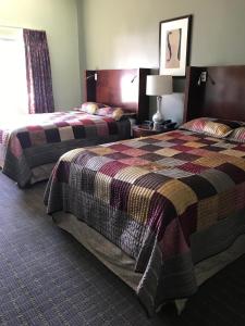 מיטה או מיטות בחדר ב-CCI Express Inn
