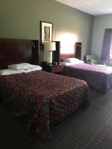 מיטה או מיטות בחדר ב-CCI Express Inn