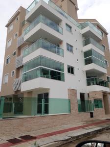 an image of an apartment building at Apto em Palmas - à 80 metros do Mar in Governador Celso Ramos