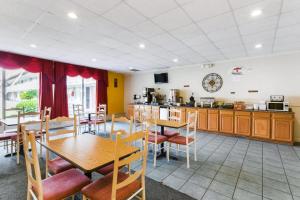 Reštaurácia alebo iné gastronomické zariadenie v ubytovaní Super 8 by Wyndham Hardeeville