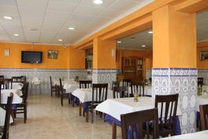 Hotel Trabuco tesisinde bir restoran veya yemek mekanı