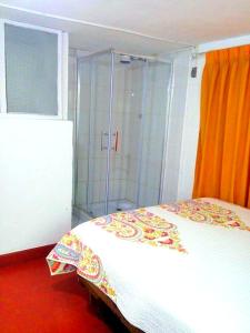 Rúm í herbergi á Cuzco Central Hostel