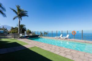 una piscina con vistas al océano en San Diego, en La Matanza de Acentejo