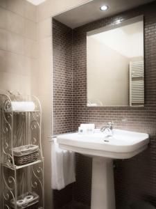 a bathroom with a sink and a mirror at Palazzo Cerù Bed and Breakfast in Verona