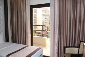 Postel nebo postele na pokoji v ubytování Al Khaleej Grand Hotel