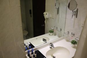 Koupelna v ubytování Al Khaleej Grand Hotel