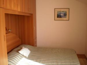 Postel nebo postele na pokoji v ubytování APARTMANI SENKA - VILLA OLIVER