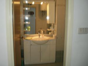 Koupelna v ubytování APARTMANI SENKA - VILLA OLIVER + 37 fotografií