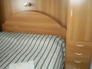 Postel nebo postele na pokoji v ubytování APARTMANI SENKA - VILLA OLIVER