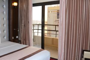 Postel nebo postele na pokoji v ubytování Al Khaleej Grand Hotel
