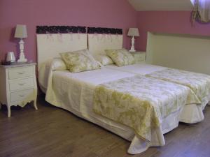 A bed or beds in a room at Albus Albi