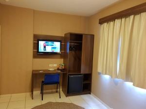 TV a/nebo společenská místnost v ubytování Astro Hotel